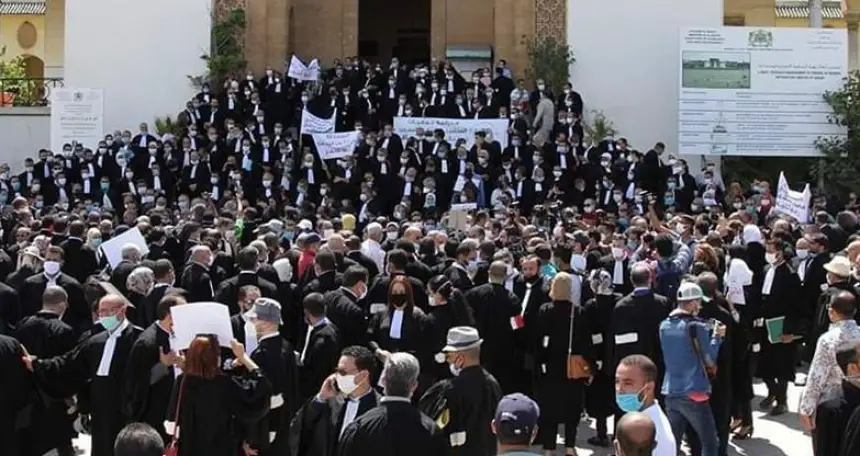 النقيب العمراني يوضح خلفيات غضب المحامين وأفق احتجاجاتهم